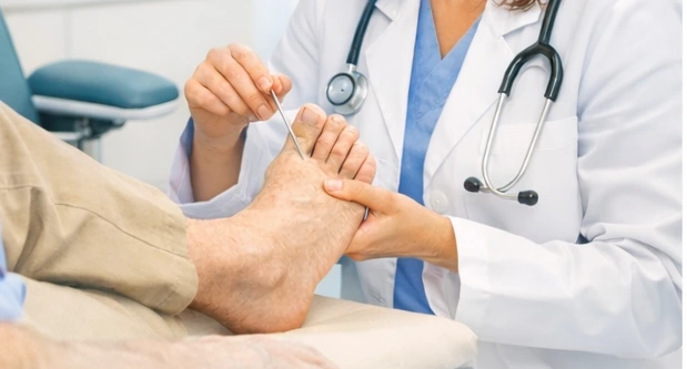 Exploración podológica en paciente diabético